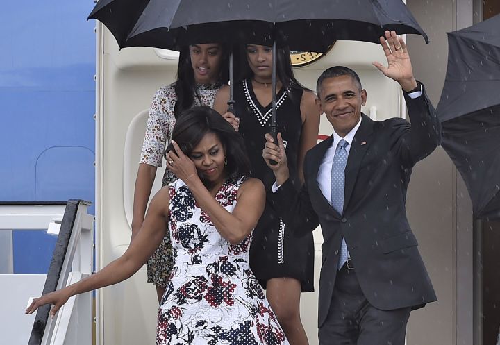 The First Family Arrives in Cuba (2016)