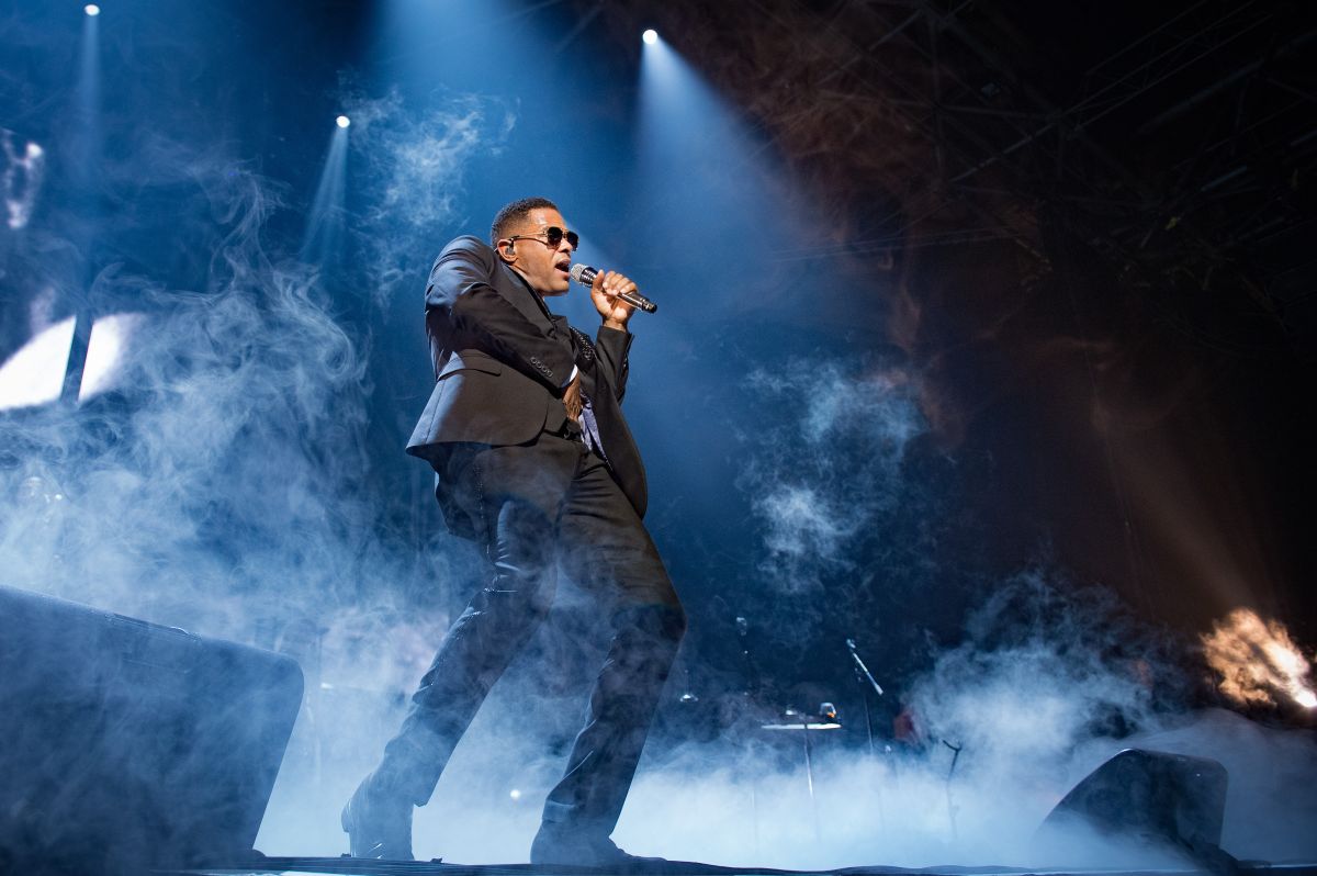 Maxwell & Mary J. Blige Performs At Le Zenith In Paris