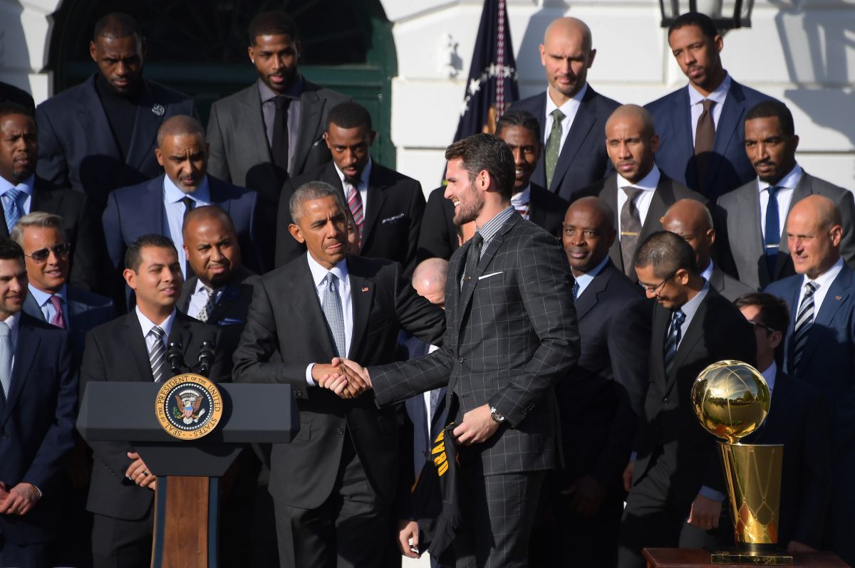 US-POLITICS-BASKETBALL-OBAMA