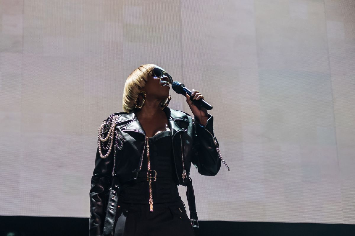 Maxwell And Mary J Blige Performs At Genting Arena - Birmingham