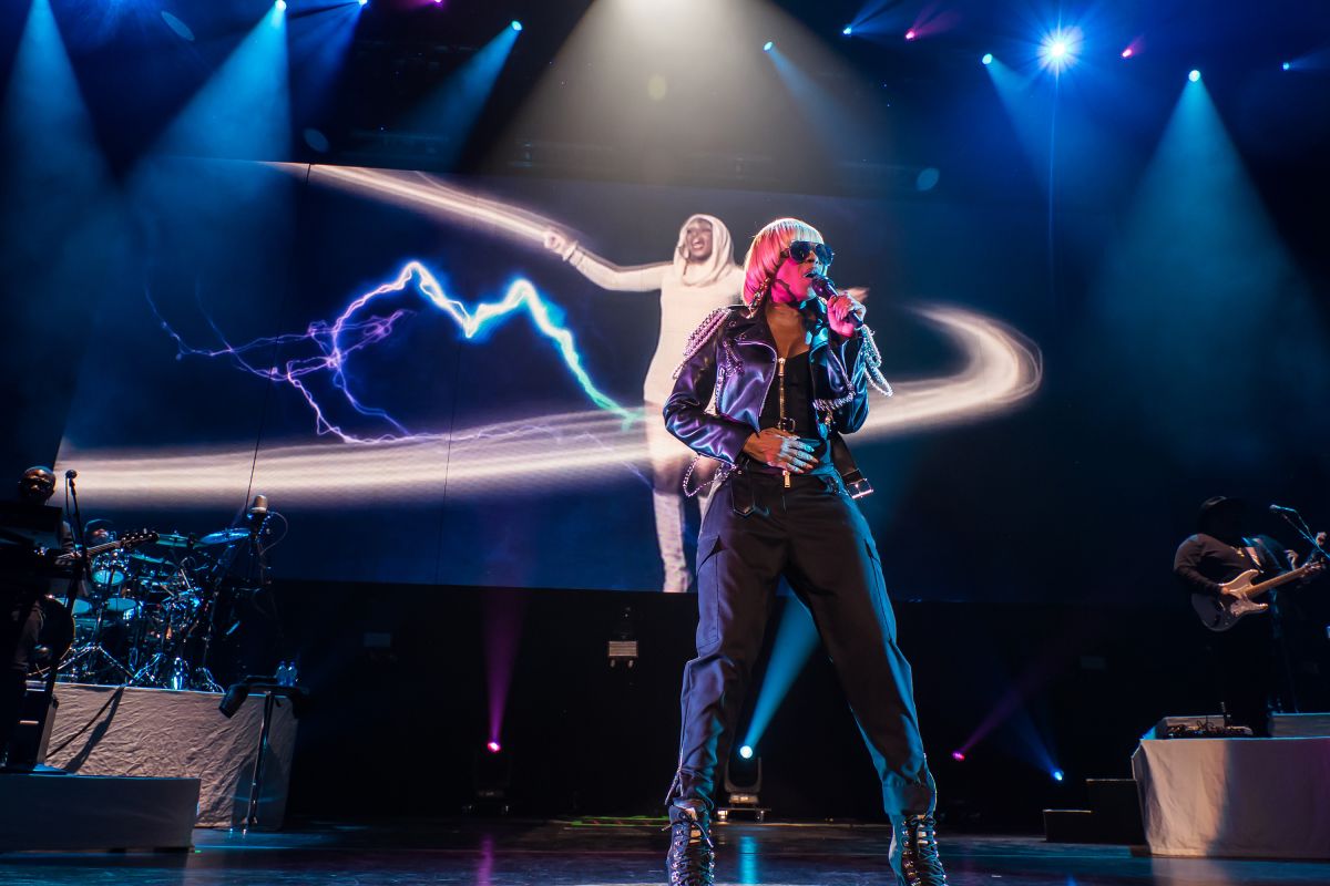 Maxwell And Mary J Blige Performs At Genting Arena - Birmingham