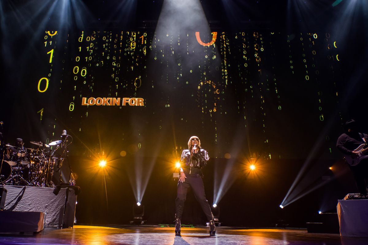 Maxwell And Mary J Blige Performs At Genting Arena - Birmingham