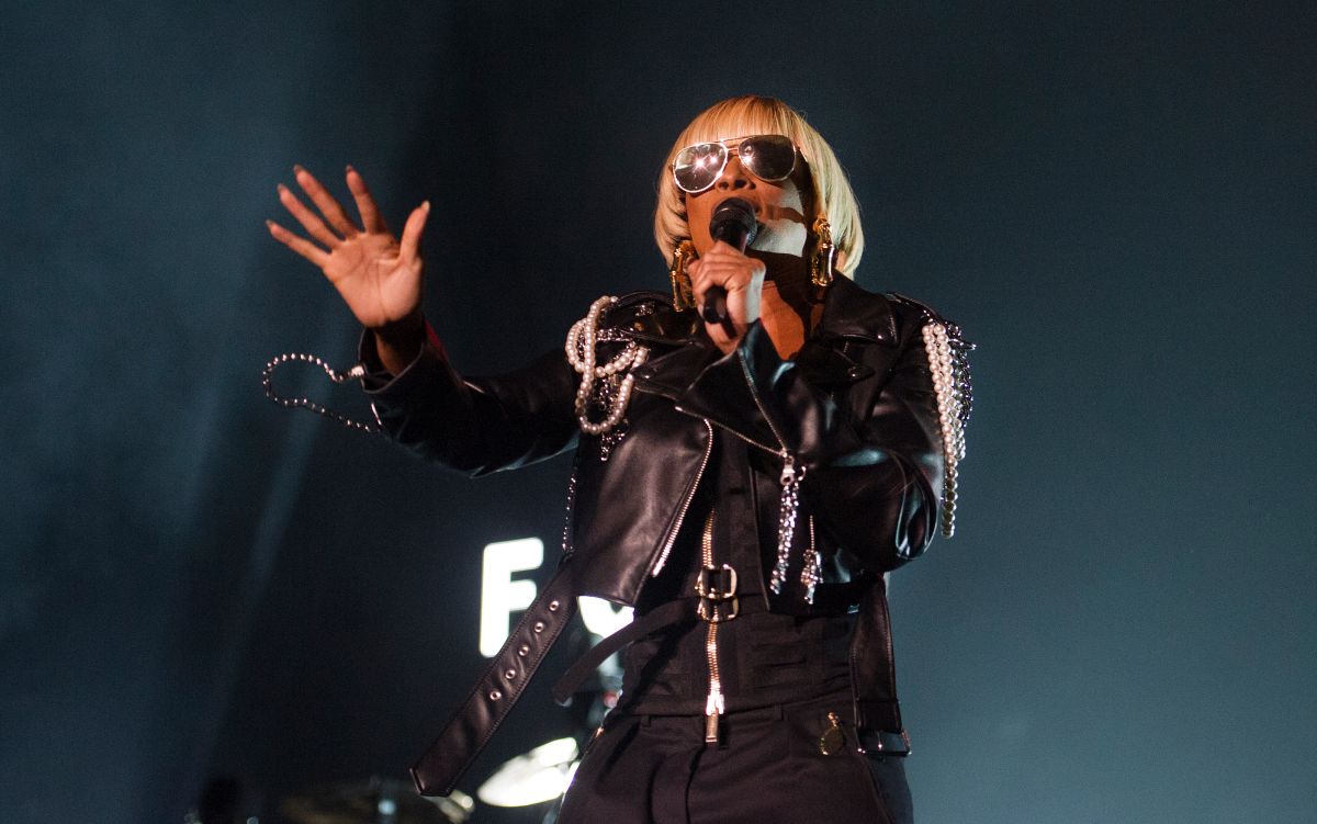 Maxwell And Mary J Blige Performs At Genting Arena - Birmingham