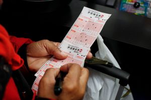 US-LOTTERY-POWERBALL-LIFESTYLE