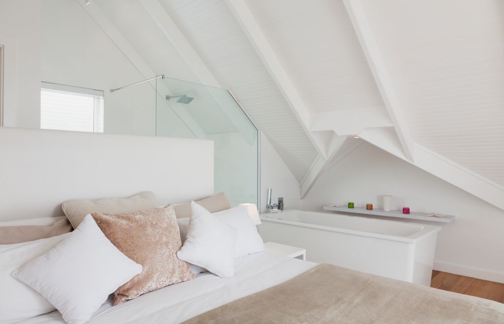 Vaulted ceiling over bedroom with en suite bathroom
