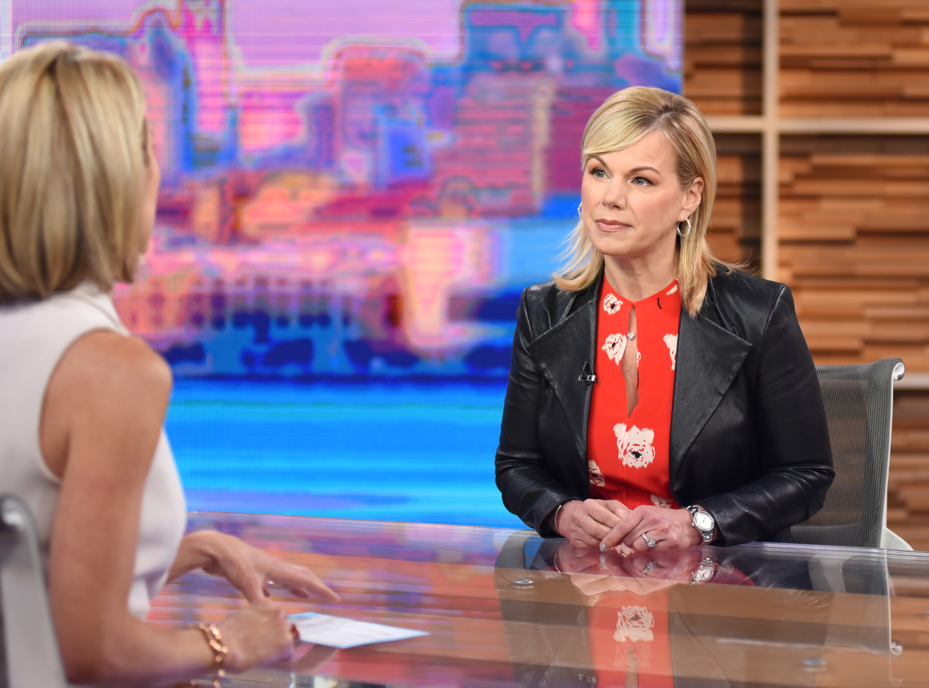 AMY ROBACH, GRETCHEN CARLSON