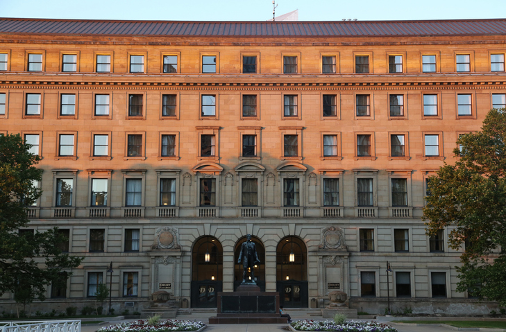 1930's Neoclassical Style Sandstone Building, Landmark Drury Plaza Hotel, Cleveland, Ohio, USA