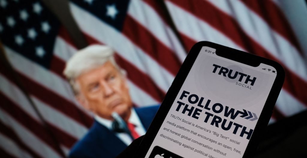 TOPSHOT-US-POLITICS-INTERNET-TRUMP-SOCIAL MEDIA-SPEECH