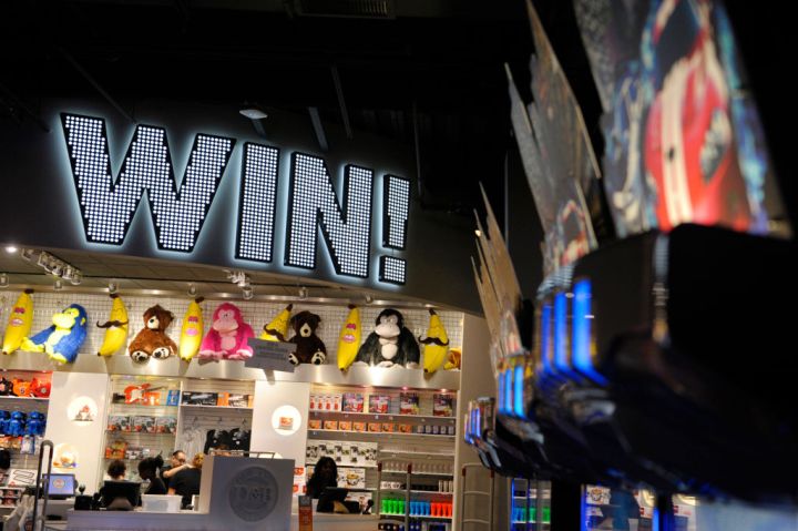 Dave & Buster's